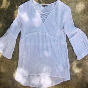 🌵 3/$15 Bell sleeve Sheer White Tunic M